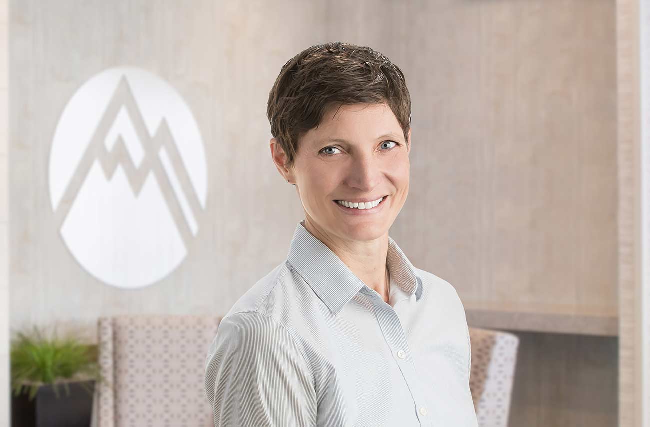 Headshot of Summit Orthopedics Dr. Voight.